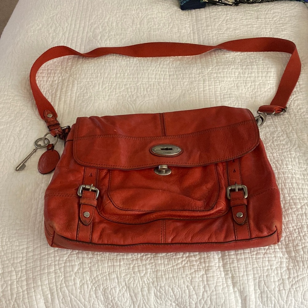 red fossil bag